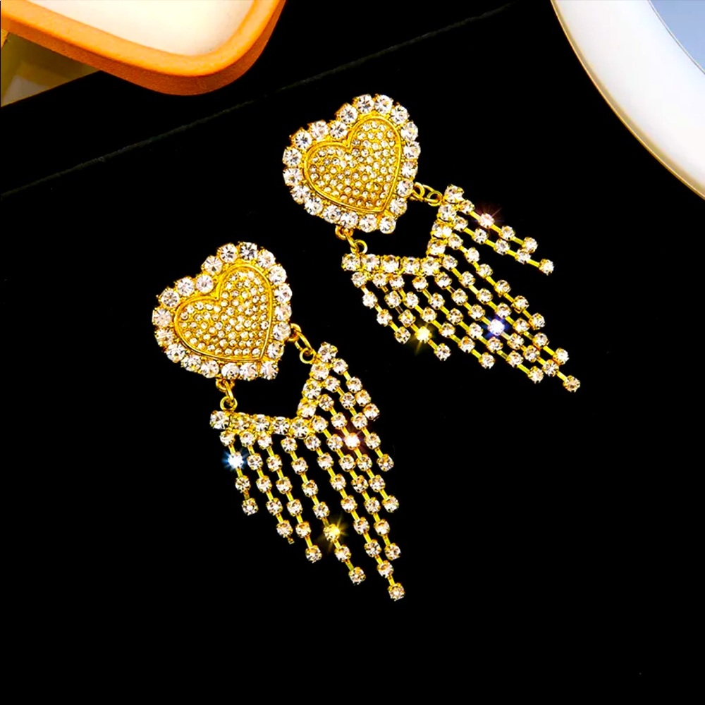 Restocked heart ❤️ dangle earrings